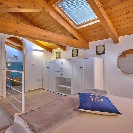 Apartment Charming And Stylish Casa Regina