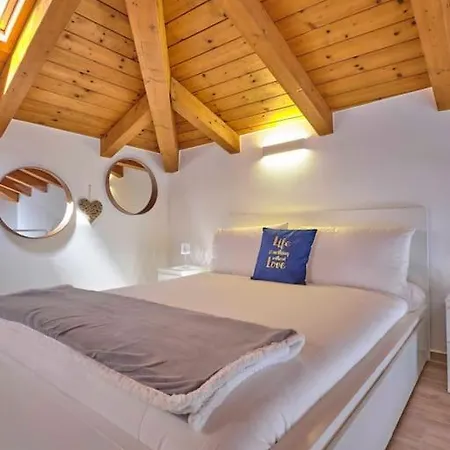 Charming And Stylish Casa Regina